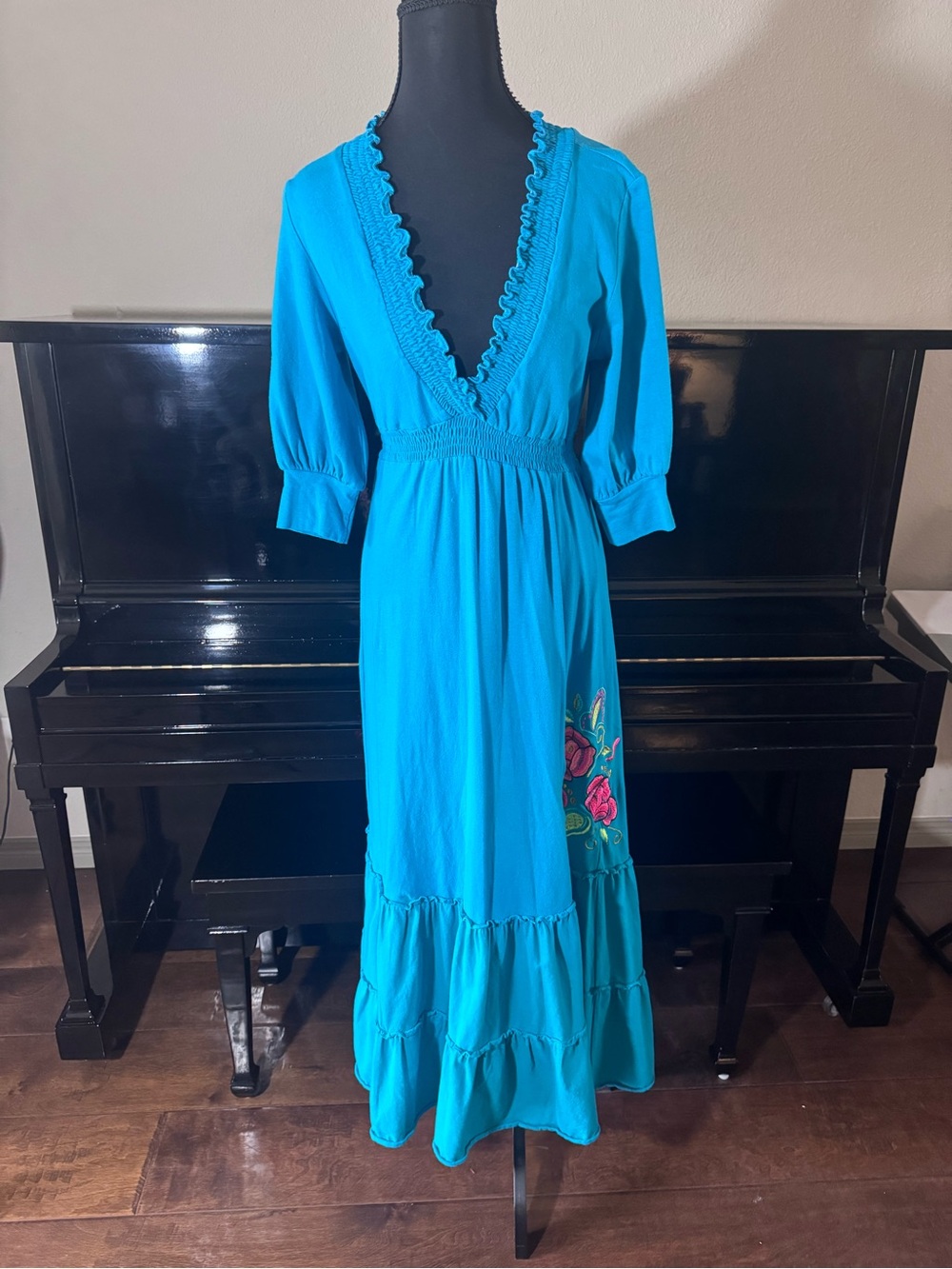 MEXICO Maxi Dress w/ Floral Embroidery